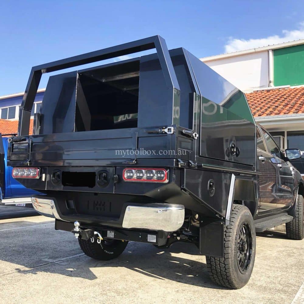 Picture of Black Ute Installed with a Black Ute Tray